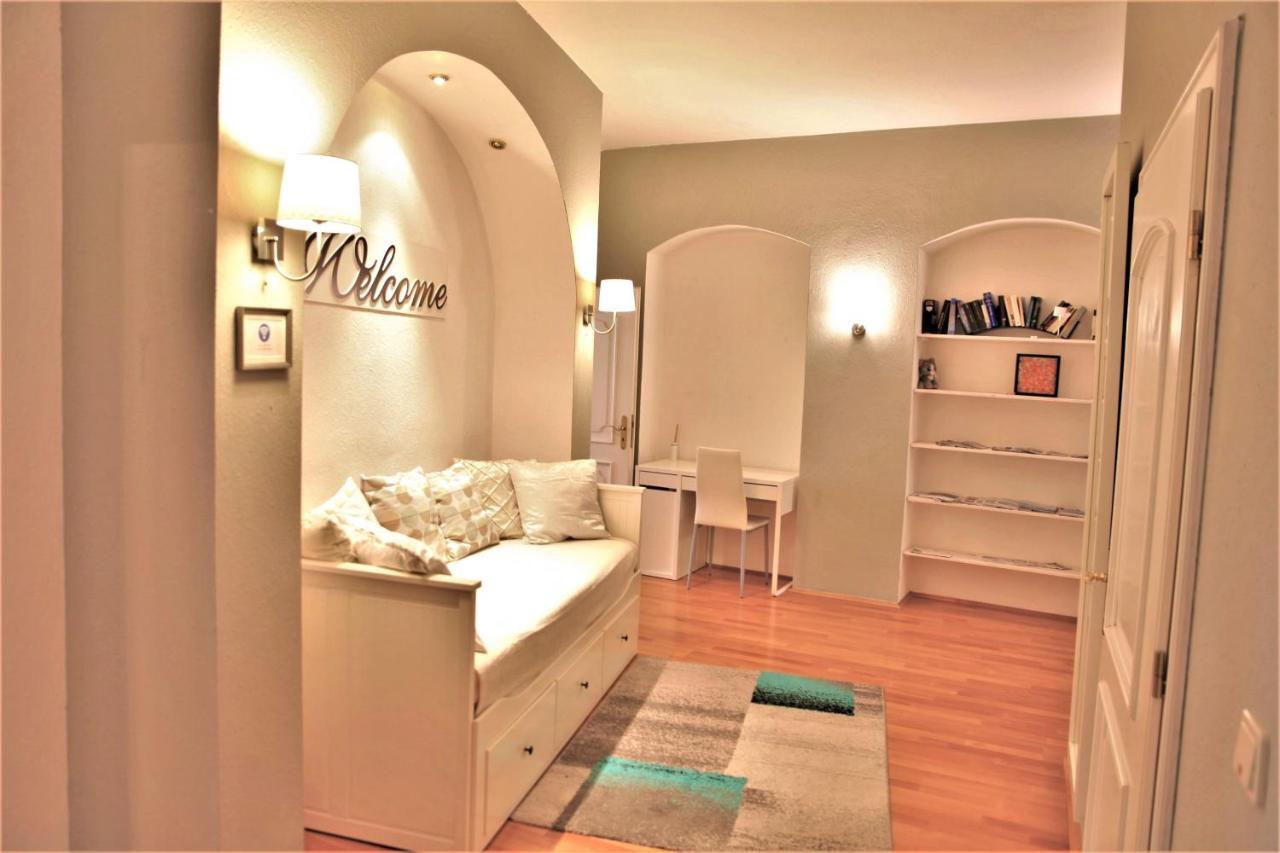 Spacious Apartment In The Heart Of Ίνσμπρουκ Εξωτερικό φωτογραφία